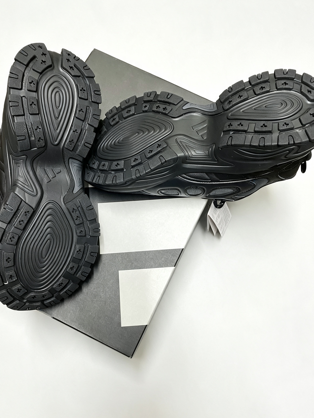 Adidas Shadow Valley – Core Black – Brand New