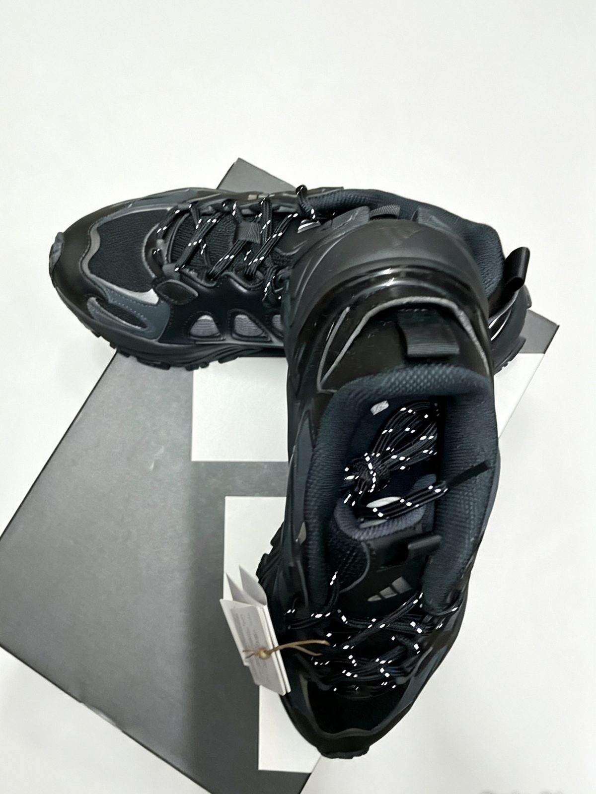 Adidas Shadow Valley – Core Black – Brand New